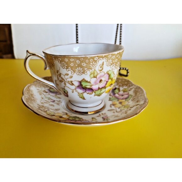 Royal Albert Tea Cup & Saucer Set "Lovelace" Pattern 1940's - Picture 2 of 9